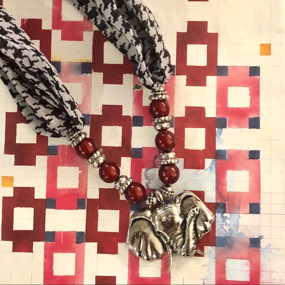 Houndstooth Red Beaded Silver Elephant Necklace - Picture 4 of 4